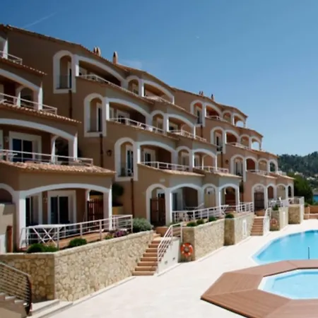 Bahia Aparthotel 4*