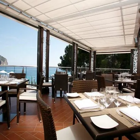 Bahia Aparthotel 4*